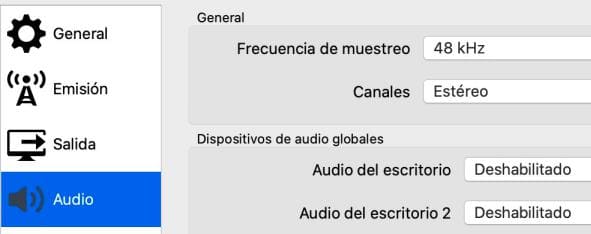 En el menú Audio, el usuario puede ajustar el sonido y el micrófono, y conectar varios dispositivos de audio para su reproducción en el programa